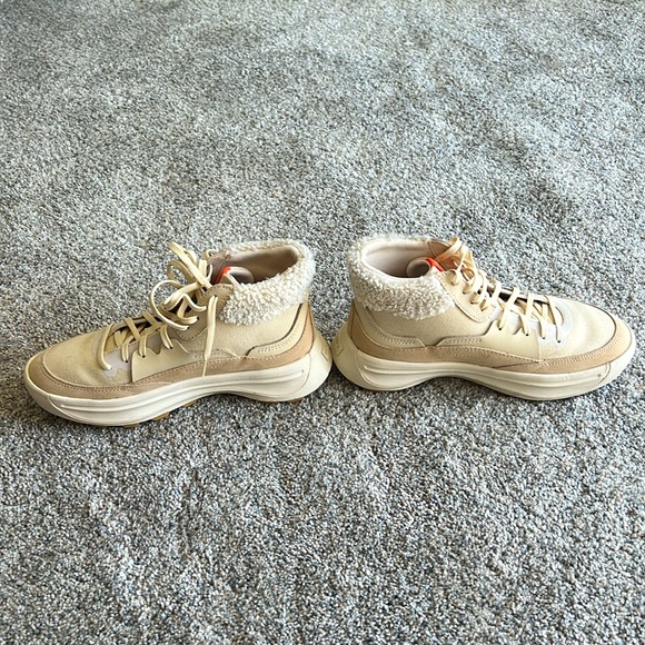 Sorel Women’s Winter Booots - Picture 4 of 6